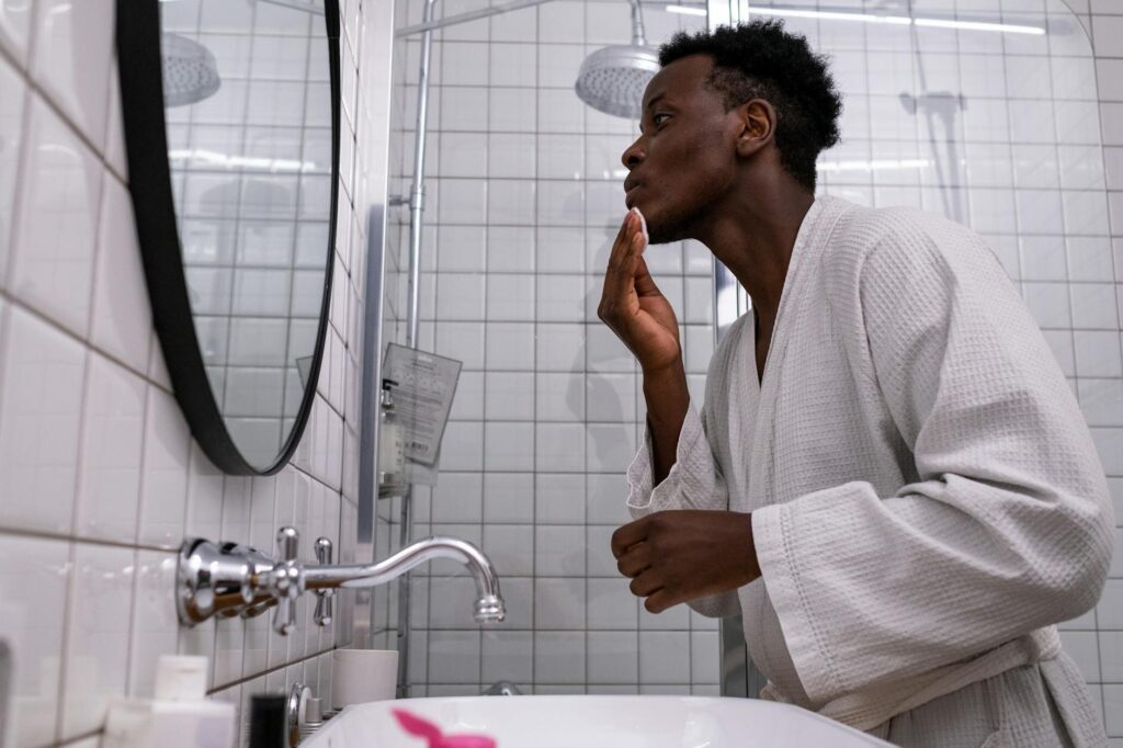 Routine skincare 4 bước cơ bản cho nam giới