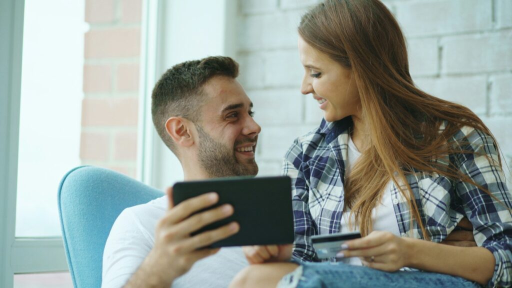 5 cuộc hội thoại tài chính cho cặp vợ chồng mới cưới