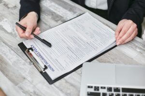 Bảo hiểm sức khoẻ tư nhân 2026 có nên mua thêm ngoài BHYT không