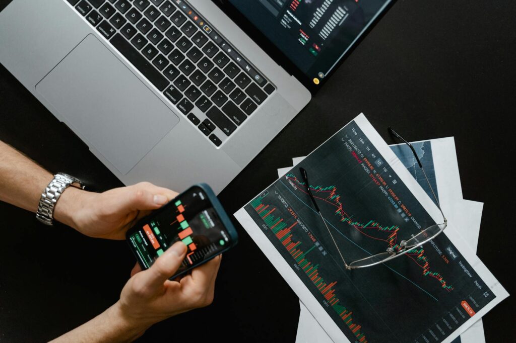 Cách mua chứng khoán Mỹ từ Việt Nam 2026 qua Interactive Brokers eToro và Tikop quốc tế