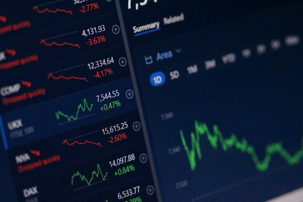 Năm đầu đầu tư quỹ index hay cổ phiếu lẻ vốn 10-50 triệu nên làm gì