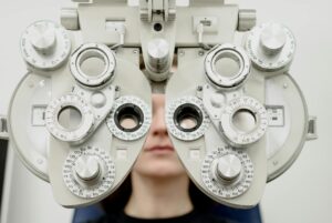 Chăm mắt cho dân ngồi máy — myopia, khô mắt, ánh sáng xanh 2026