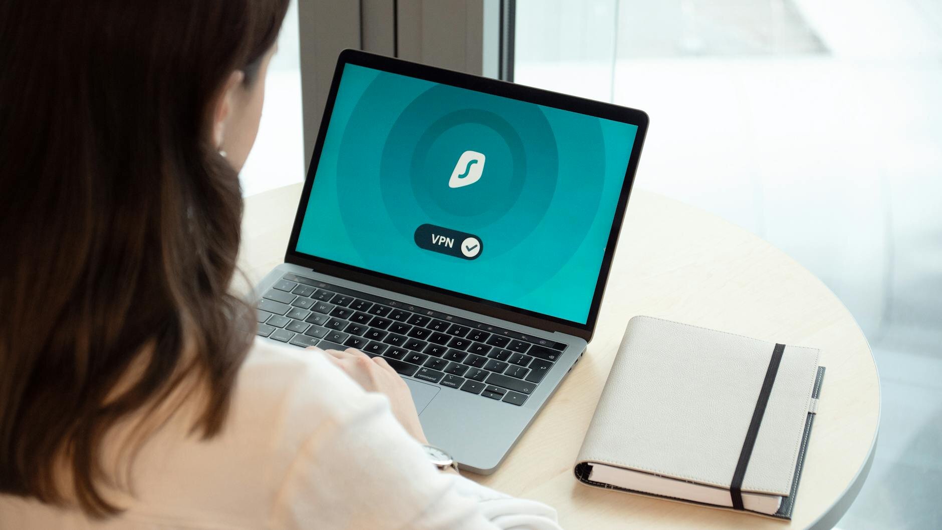 Quản lý mật khẩu với Bitwarden hay 1Password