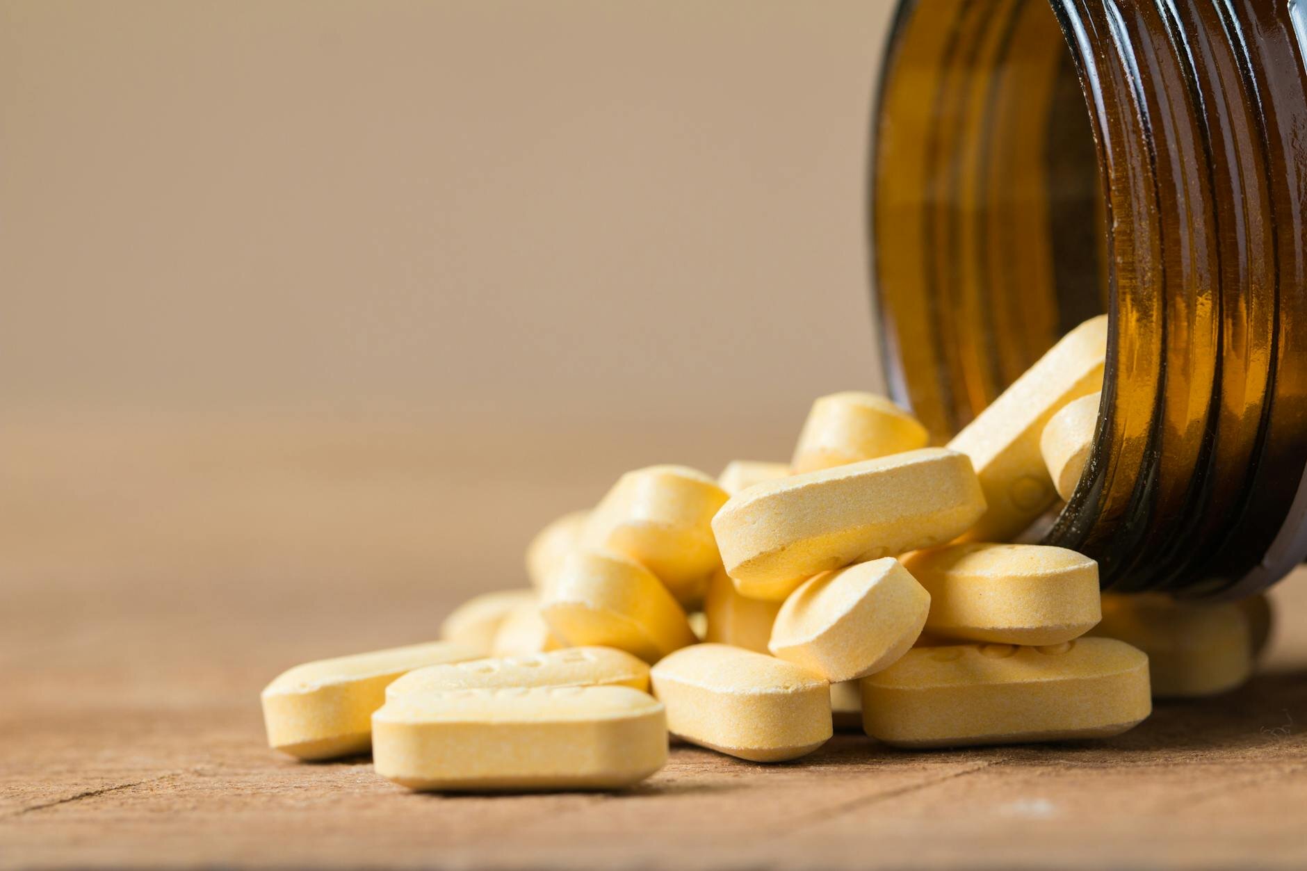 Vitamin D cho người Việt 2026 — thiếu hụt phổ biến, triệu chứng và liều bổ sung an toàn