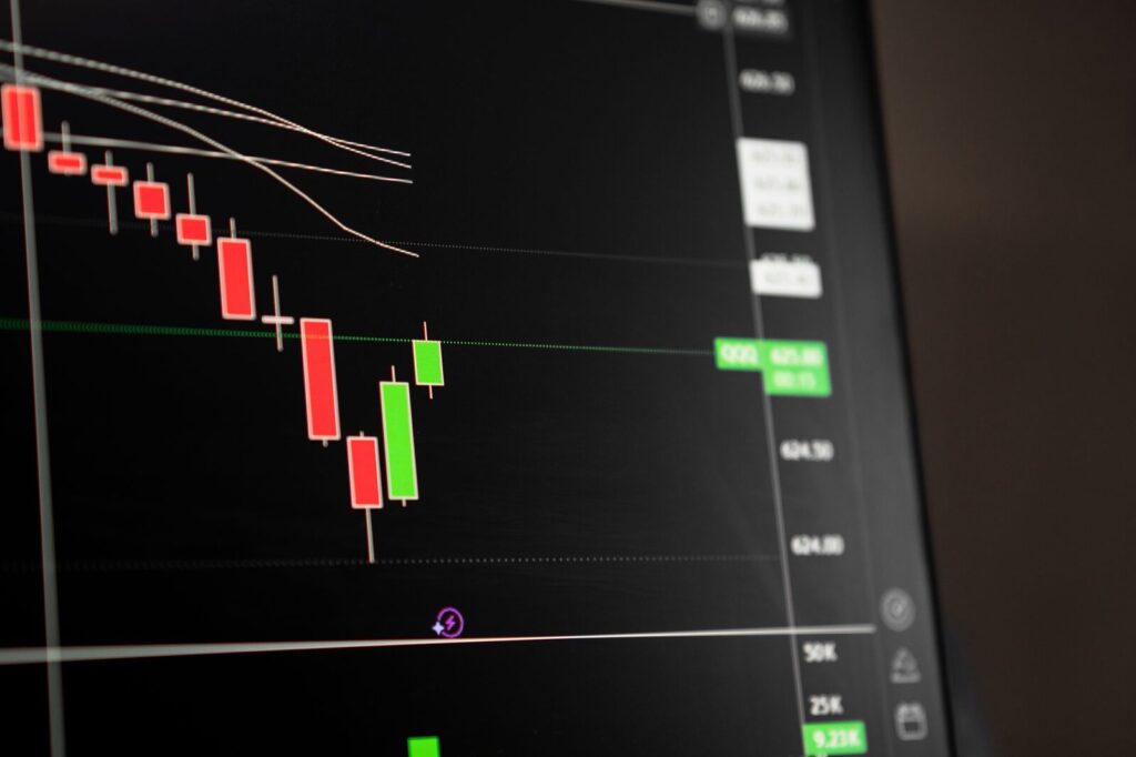 Chứng khoán Việt Nam được nâng hạng FTSE 2026 vì sao vẫn giảm và nhà đầu tư cá nhân nên làm gì